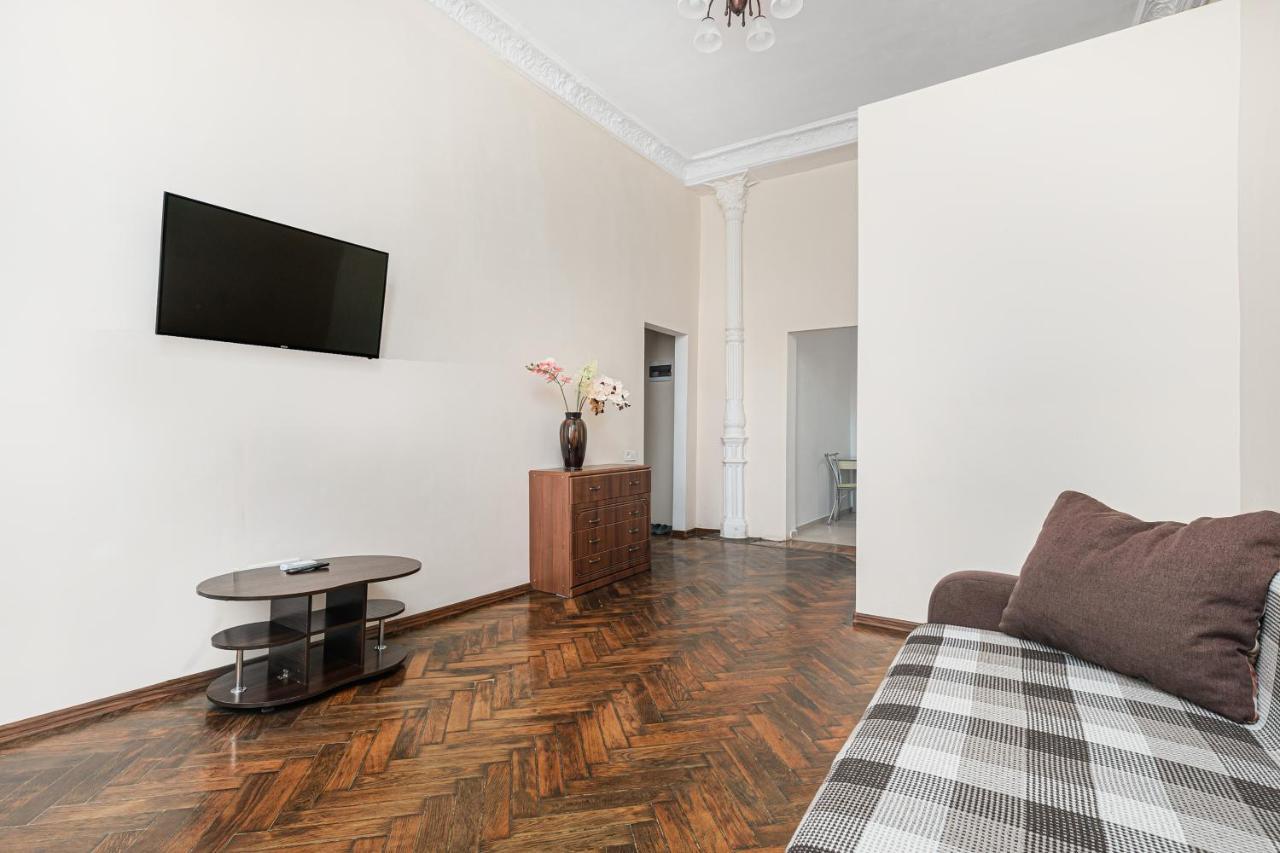 Nice Apartment In The City Center Odessa Exterior photo